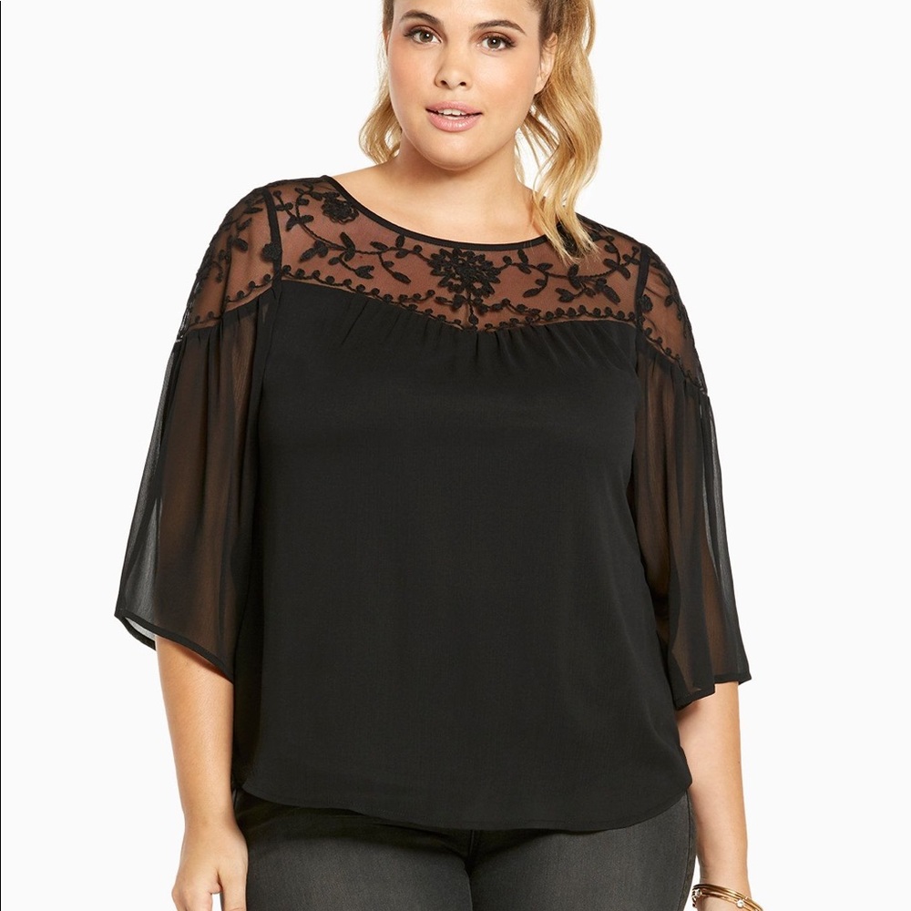EUC Torrid Retro Goth Black Floral Lace Inset Yoke Bell Sleeve Illusion Top 2x